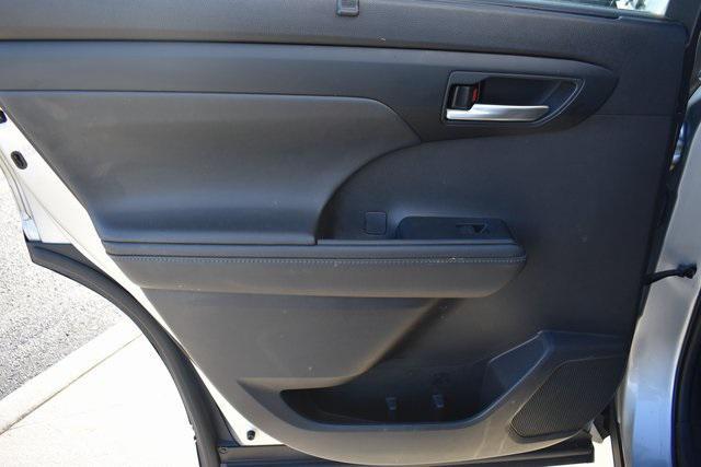 used 2021 Toyota Highlander car, priced at $30,197