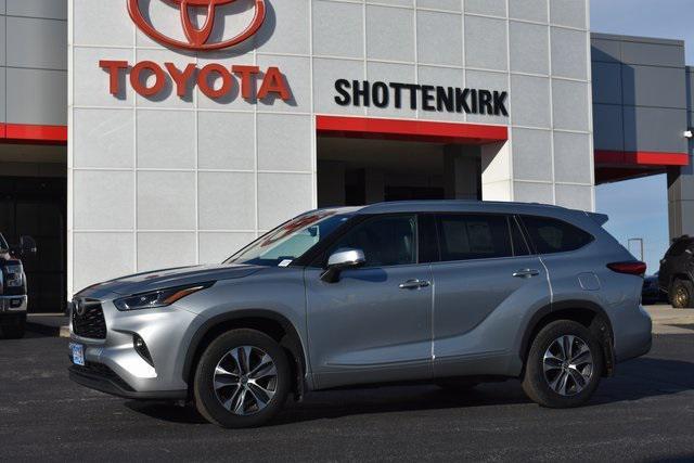 used 2021 Toyota Highlander car, priced at $30,197