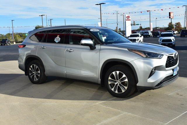 used 2021 Toyota Highlander car, priced at $30,197