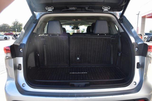 used 2021 Toyota Highlander car, priced at $30,197