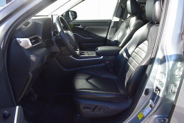 used 2021 Toyota Highlander car, priced at $30,197