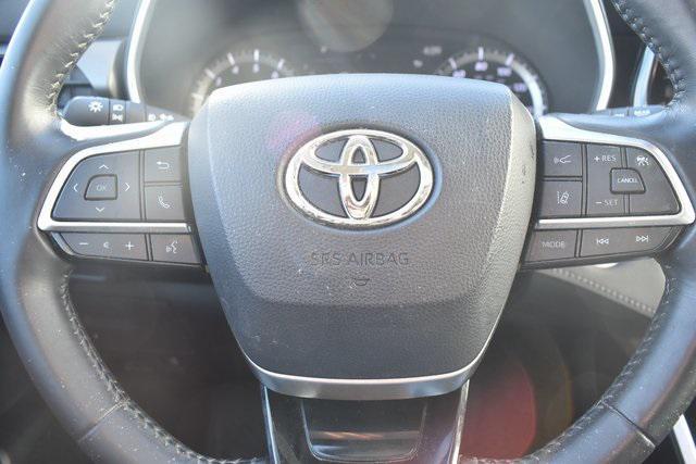 used 2021 Toyota Highlander car, priced at $30,197