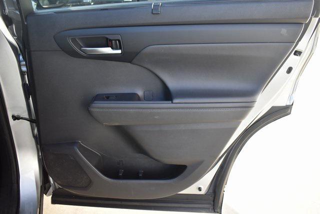 used 2021 Toyota Highlander car, priced at $30,197