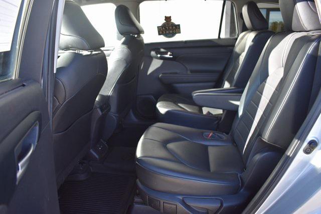 used 2021 Toyota Highlander car, priced at $30,197