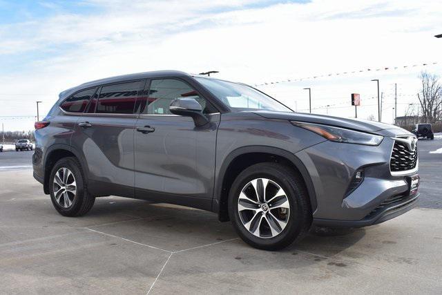 used 2022 Toyota Highlander car, priced at $36,221