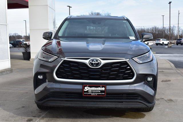 used 2022 Toyota Highlander car, priced at $36,221