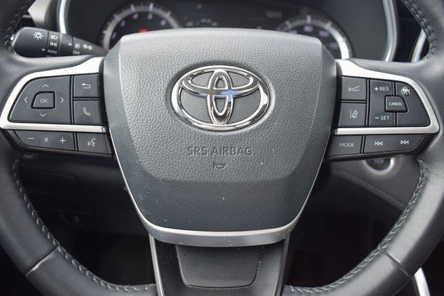 used 2024 Toyota Highlander car, priced at $40,557