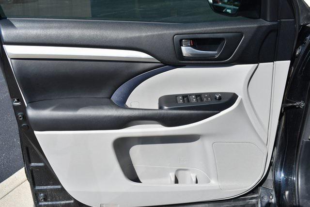 used 2017 Toyota Highlander Hybrid car, priced at $23,322