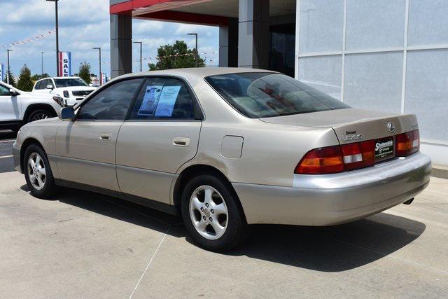 used 1998 Lexus ES 300 car, priced at $4,819