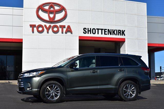 used 2019 Toyota Highlander car, priced at $27,998