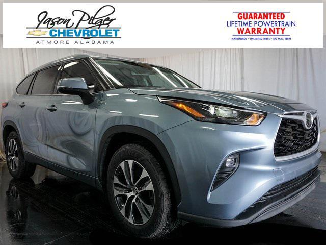 used 2022 Toyota Highlander car, priced at $34,000
