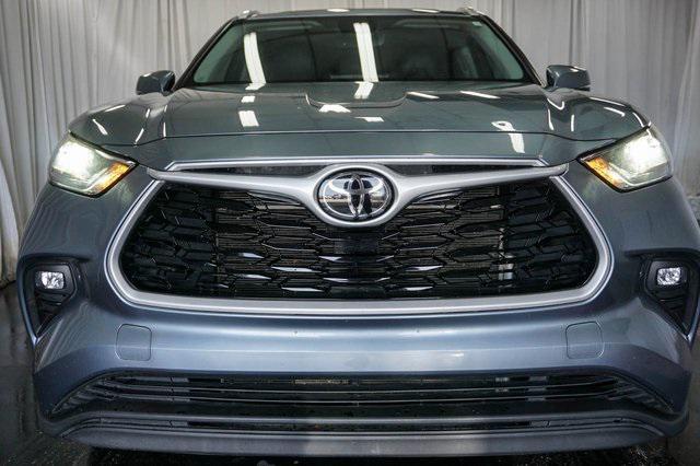 used 2022 Toyota Highlander car, priced at $34,000