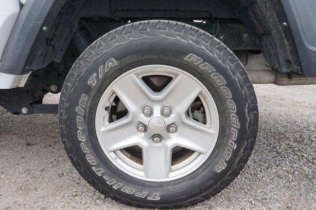 used 2023 Jeep Gladiator car, priced at $27,011