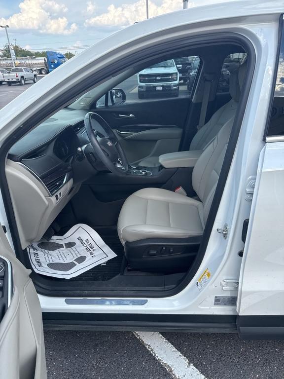 used 2022 Cadillac XT4 car, priced at $22,900