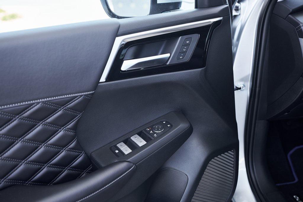 new 2025 Mitsubishi Outlander PHEV car, priced at $45,338