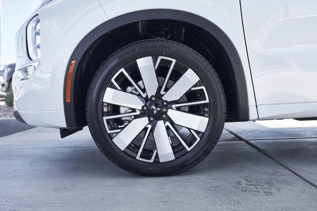 new 2025 Mitsubishi Outlander car, priced at $41,412
