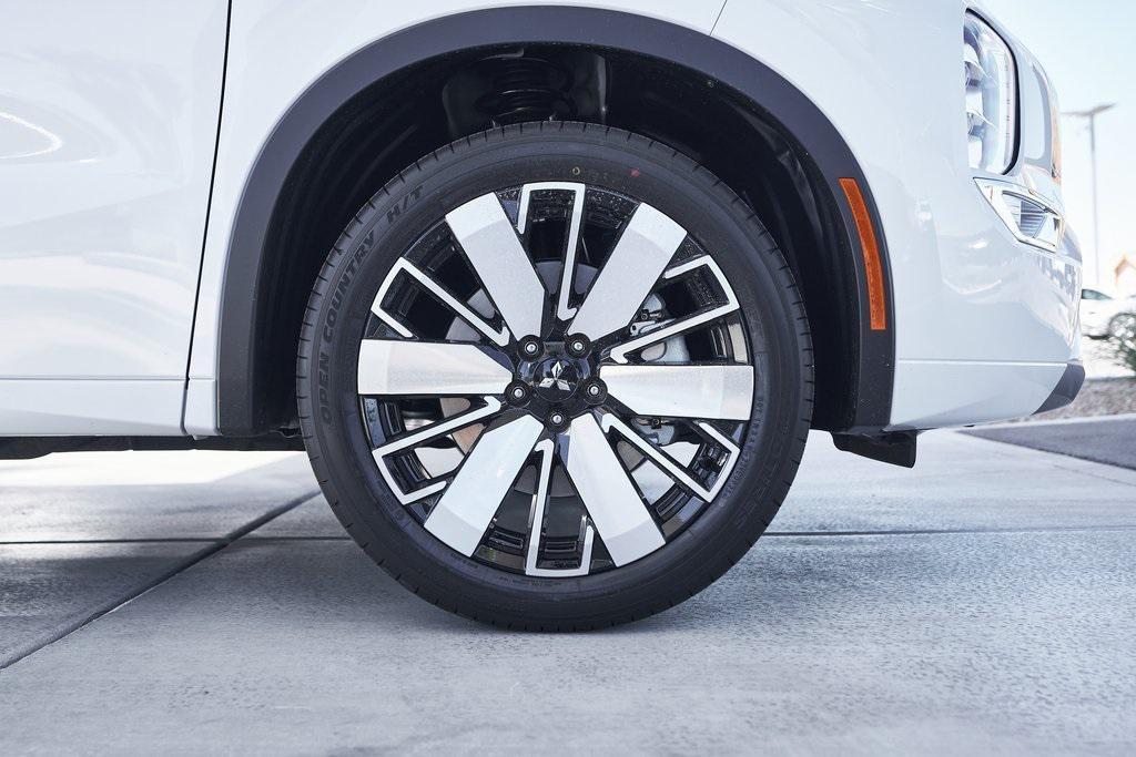 new 2025 Mitsubishi Outlander car, priced at $41,412