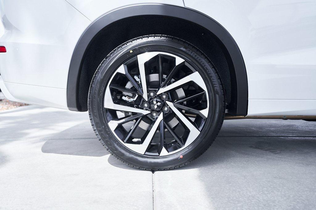 new 2025 Mitsubishi Outlander PHEV car, priced at $45,232