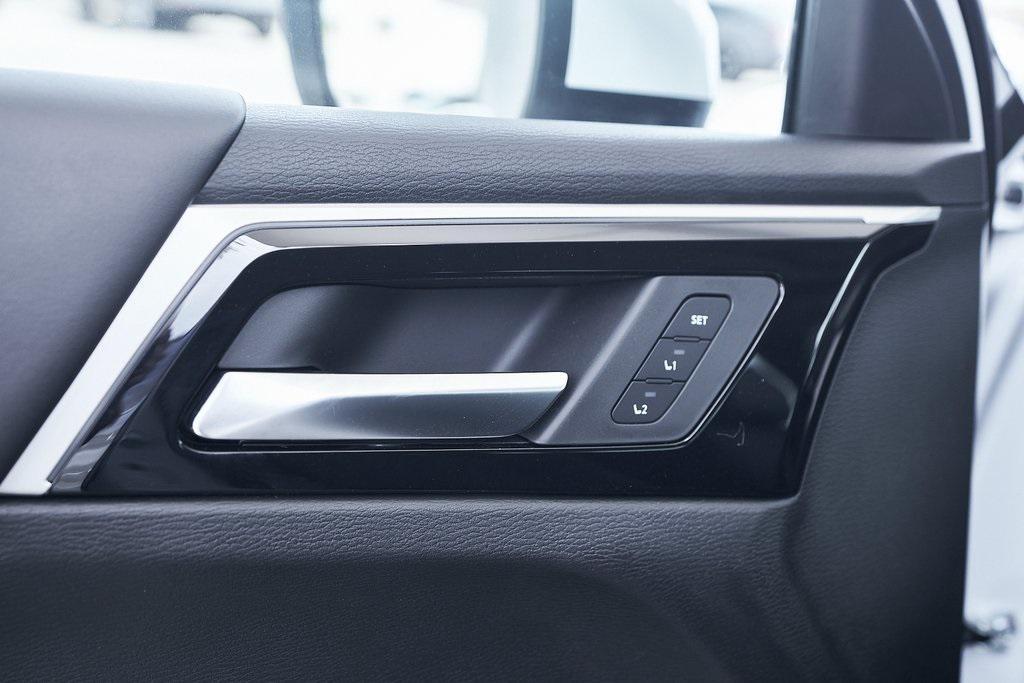 new 2025 Mitsubishi Outlander PHEV car, priced at $45,232