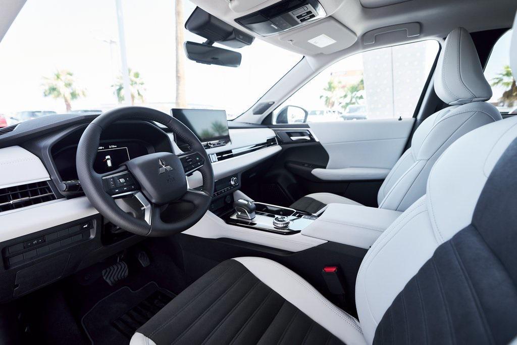 new 2025 Mitsubishi Outlander car, priced at $36,259
