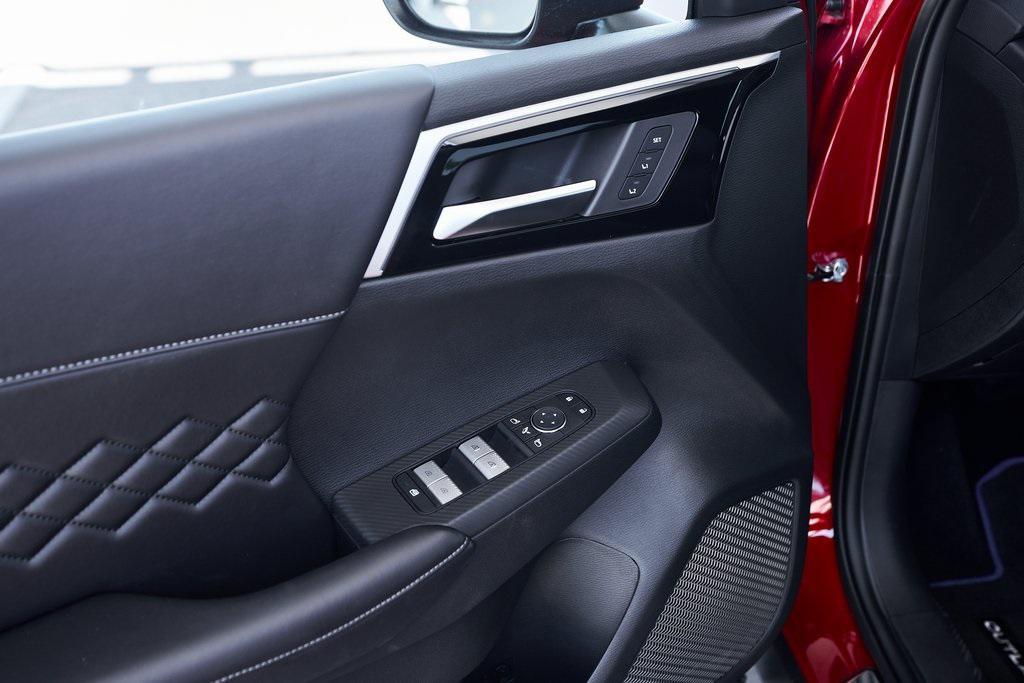 new 2025 Mitsubishi Outlander PHEV car, priced at $48,414
