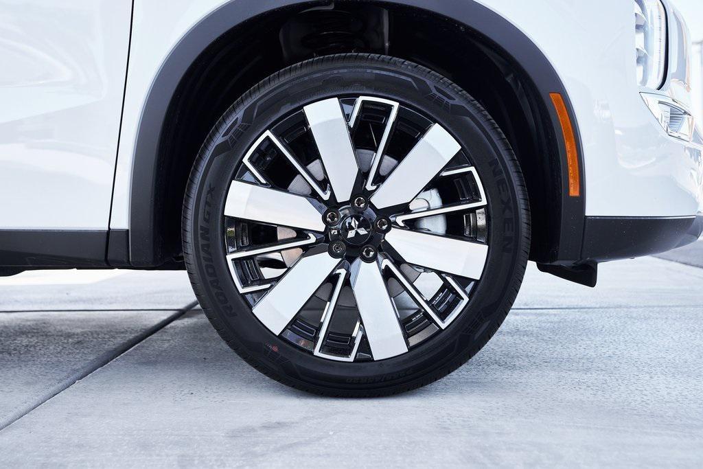 new 2025 Mitsubishi Outlander car, priced at $36,442