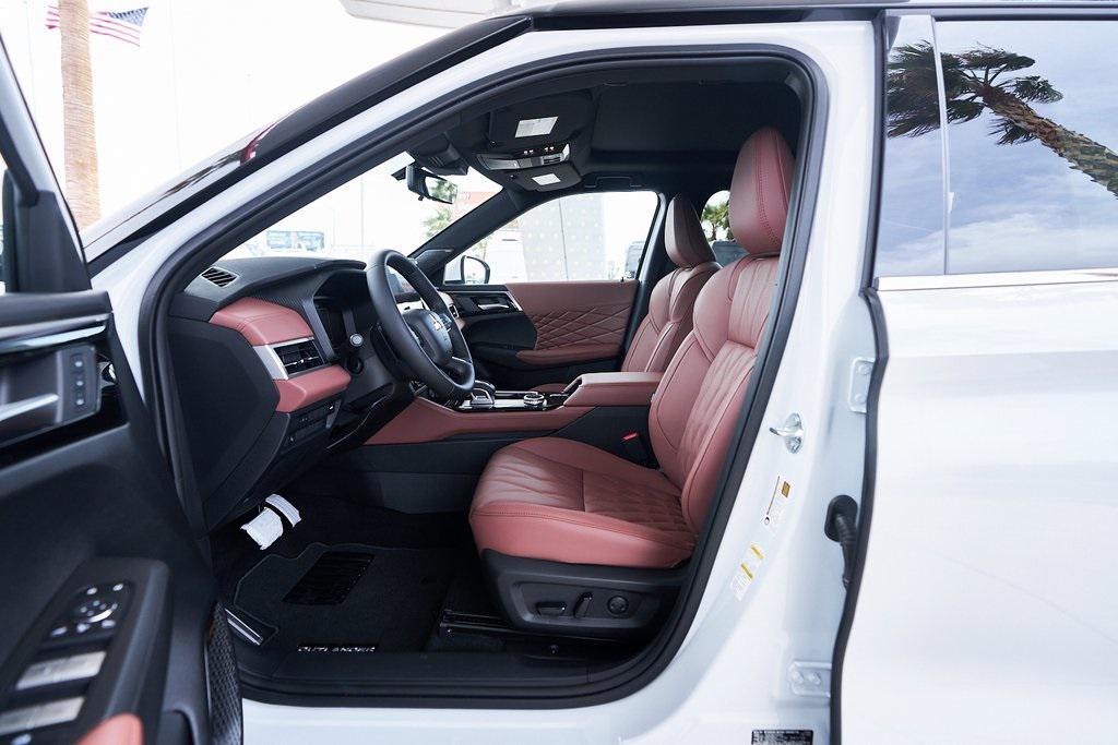 new 2025 Mitsubishi Outlander car, priced at $38,995