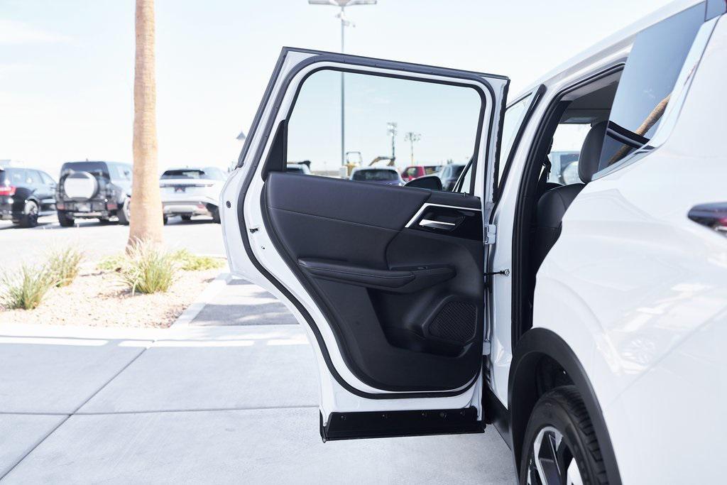 used 2024 Mitsubishi Outlander car, priced at $25,800