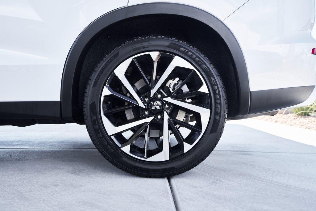 used 2024 Mitsubishi Outlander car, priced at $25,800