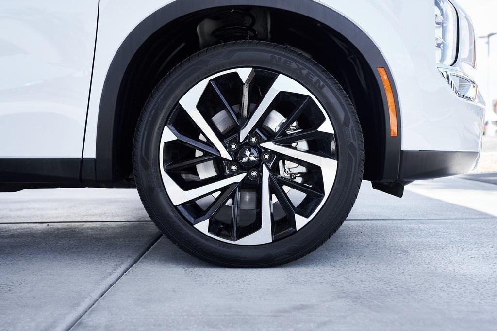 used 2024 Mitsubishi Outlander car, priced at $25,800