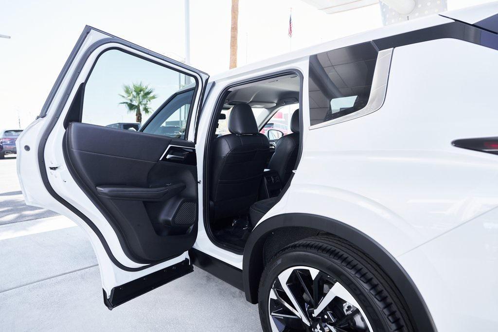 used 2024 Mitsubishi Outlander car, priced at $25,800