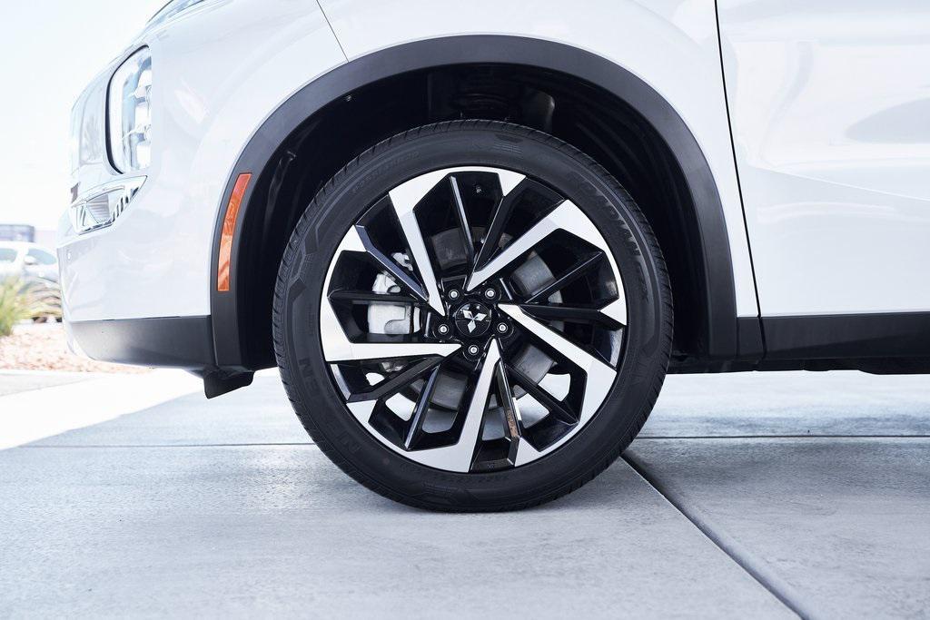 used 2024 Mitsubishi Outlander car, priced at $25,800