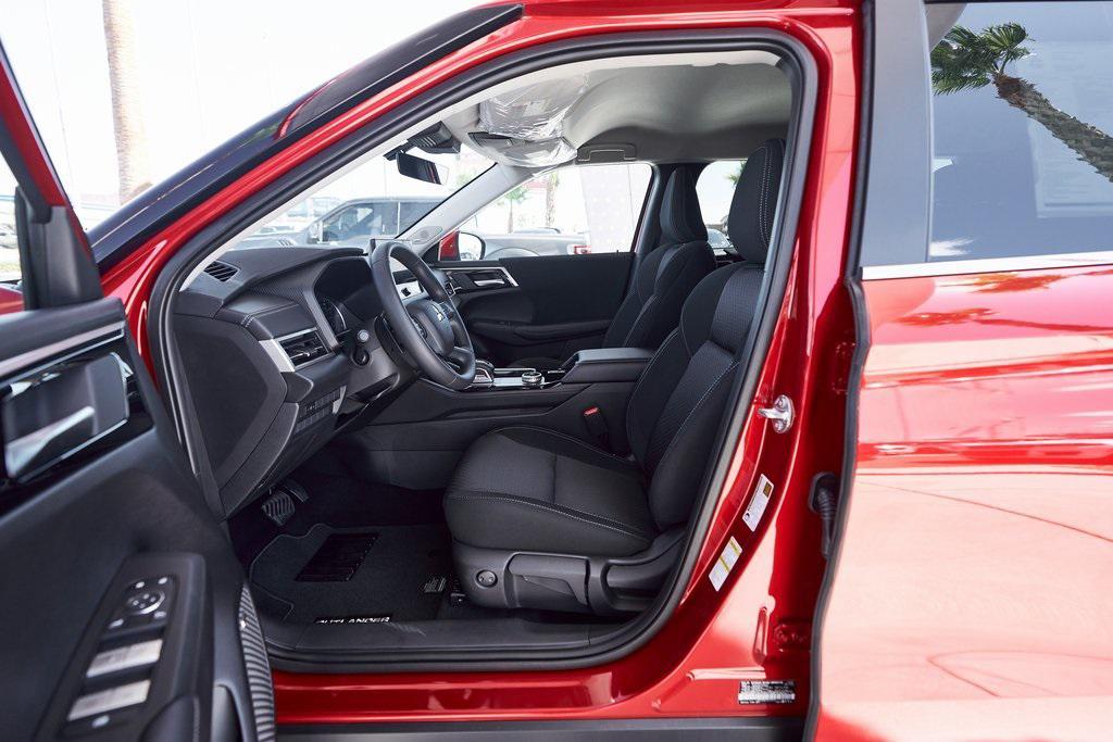 new 2025 Mitsubishi Outlander car, priced at $29,995