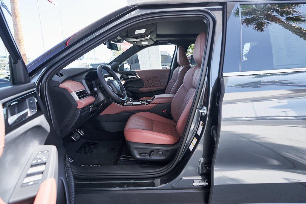 new 2025 Mitsubishi Outlander car, priced at $40,422