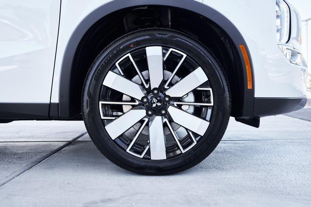 new 2025 Mitsubishi Outlander car, priced at $33,384
