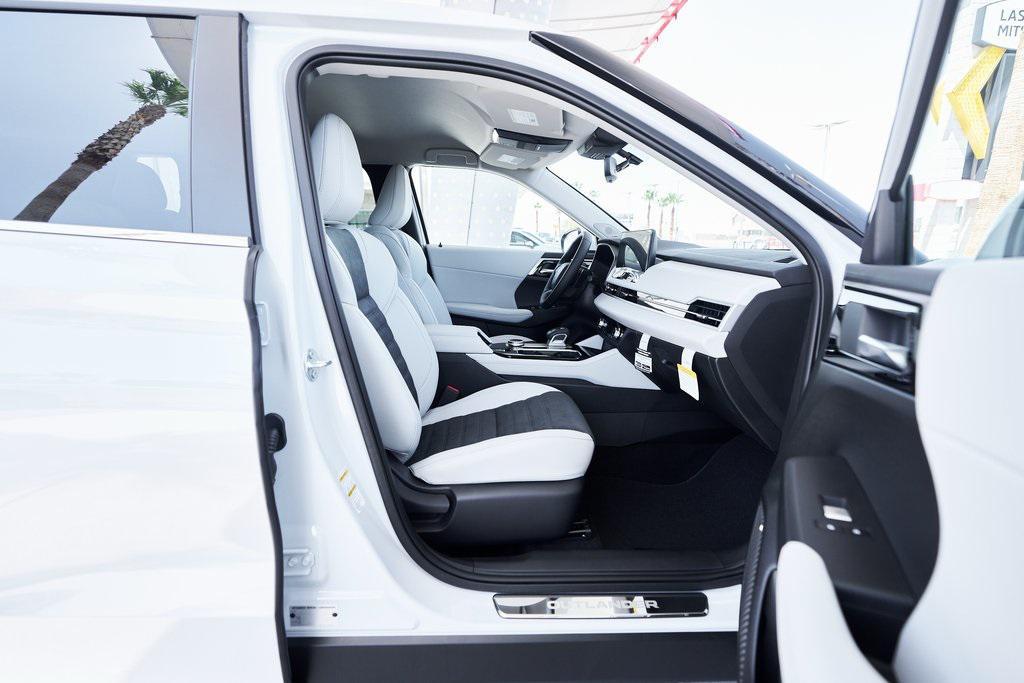 new 2025 Mitsubishi Outlander car, priced at $33,384