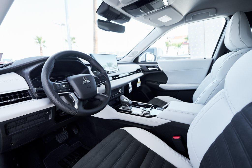 new 2025 Mitsubishi Outlander car, priced at $33,384
