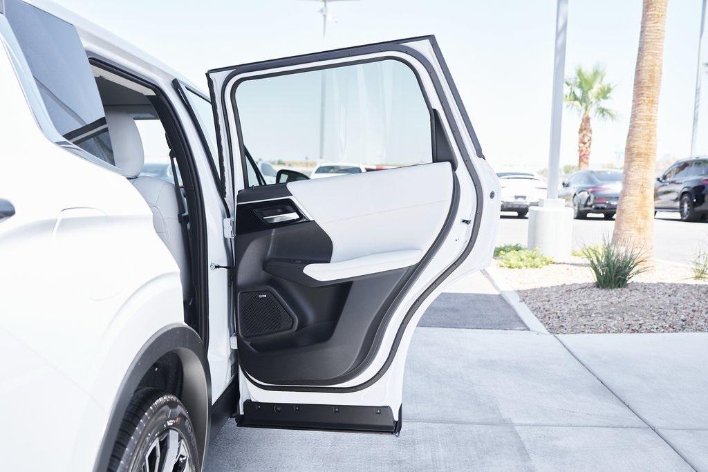 new 2025 Mitsubishi Outlander car, priced at $33,384