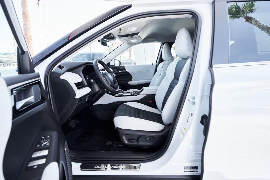 new 2025 Mitsubishi Outlander car, priced at $33,384