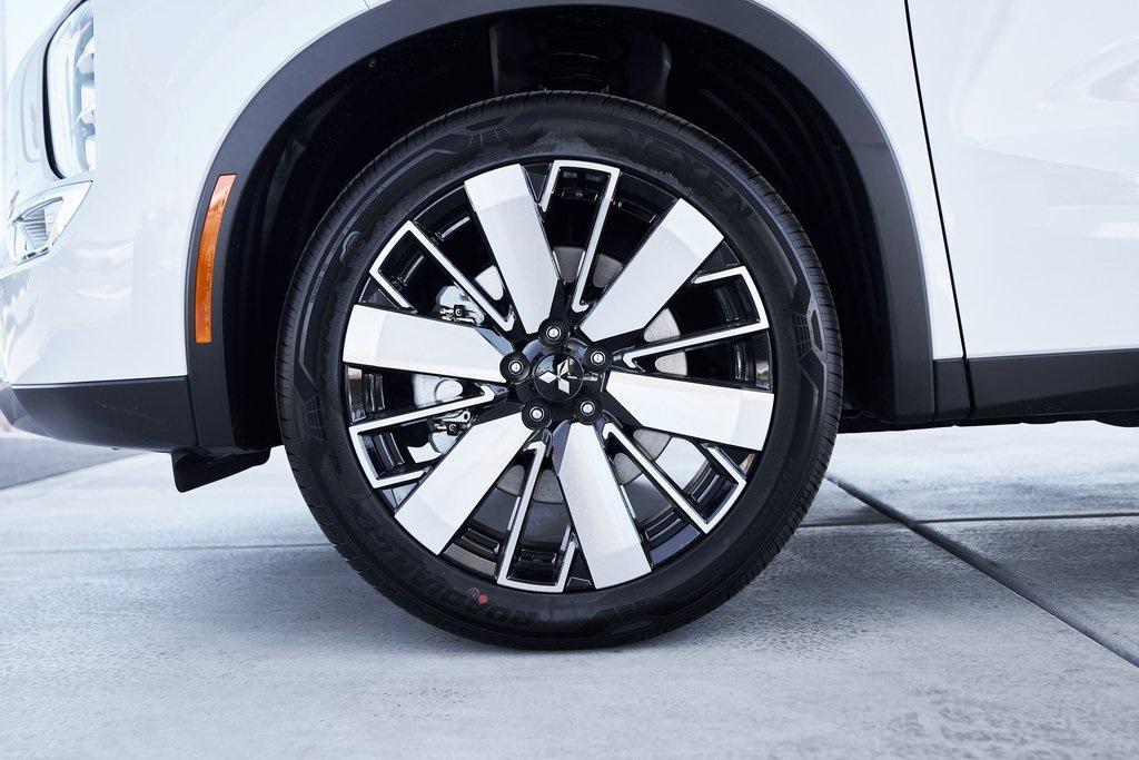 new 2025 Mitsubishi Outlander car, priced at $33,384