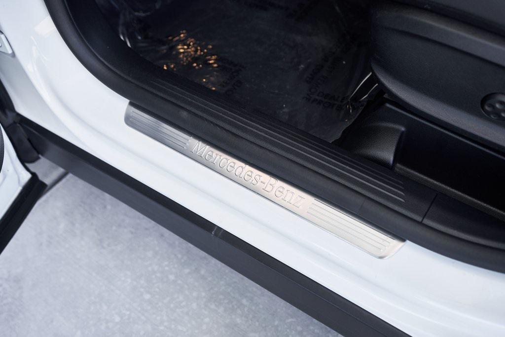 used 2022 Mercedes-Benz GLB 250 car, priced at $24,800