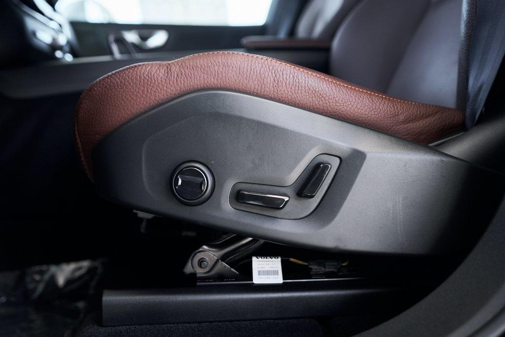 used 2022 Volvo XC60 Recharge Plug-In Hybrid car, priced at $34,400