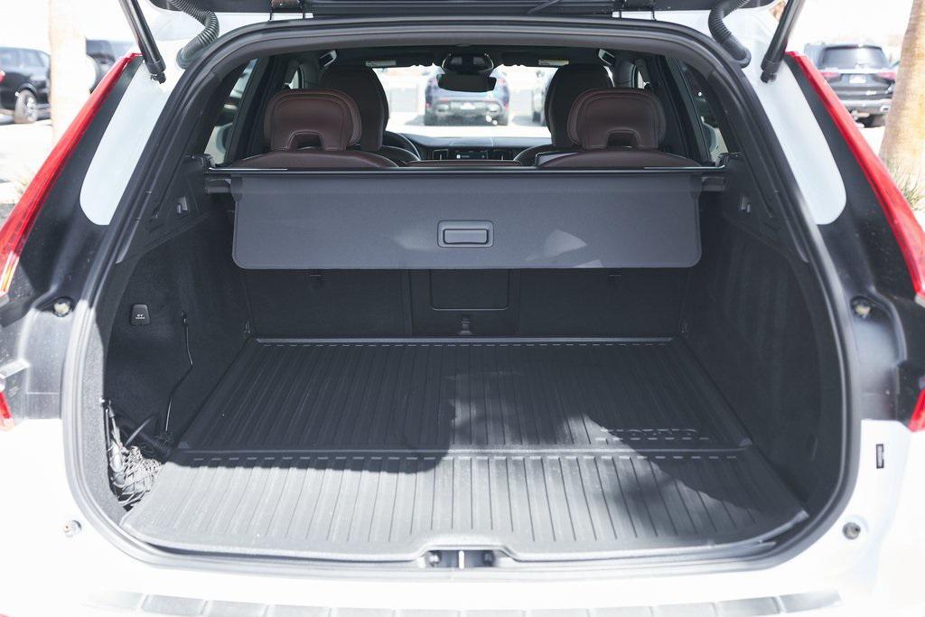 used 2022 Volvo XC60 Recharge Plug-In Hybrid car, priced at $34,400