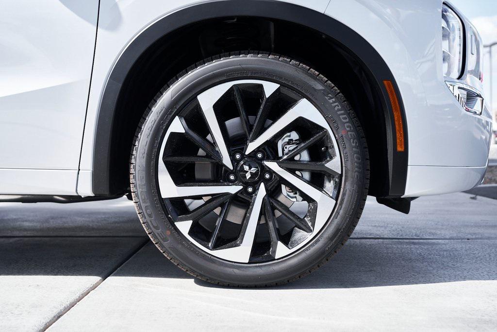 new 2025 Mitsubishi Outlander PHEV car, priced at $45,232