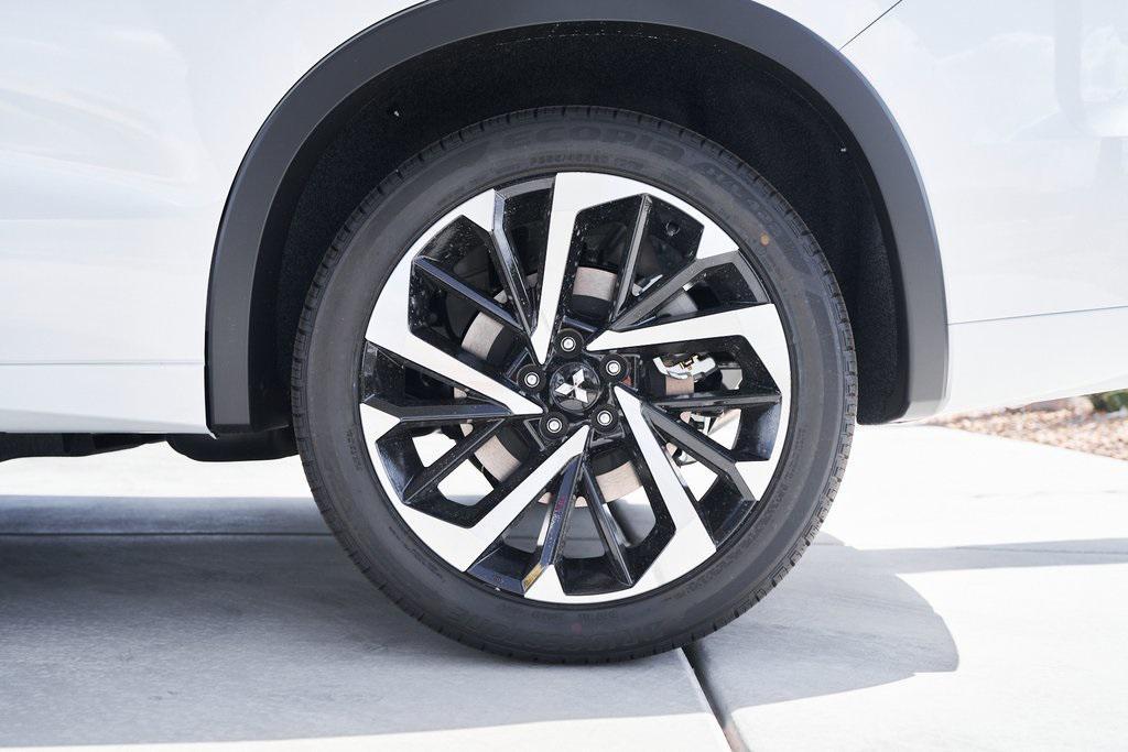 new 2025 Mitsubishi Outlander PHEV car, priced at $45,232