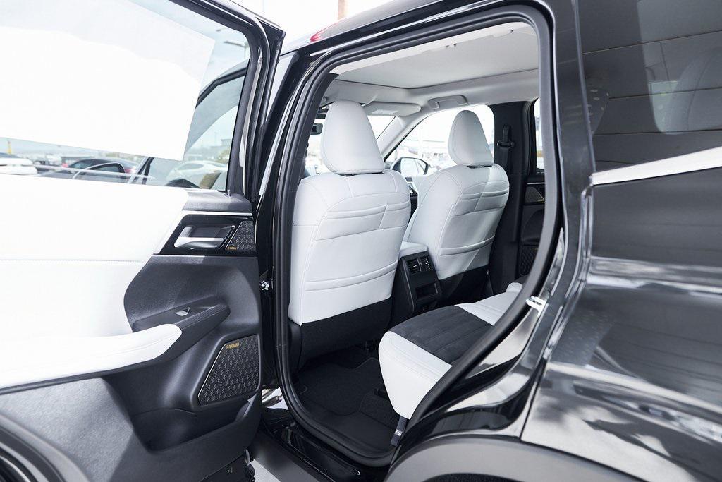 new 2025 Mitsubishi Outlander car, priced at $36,259