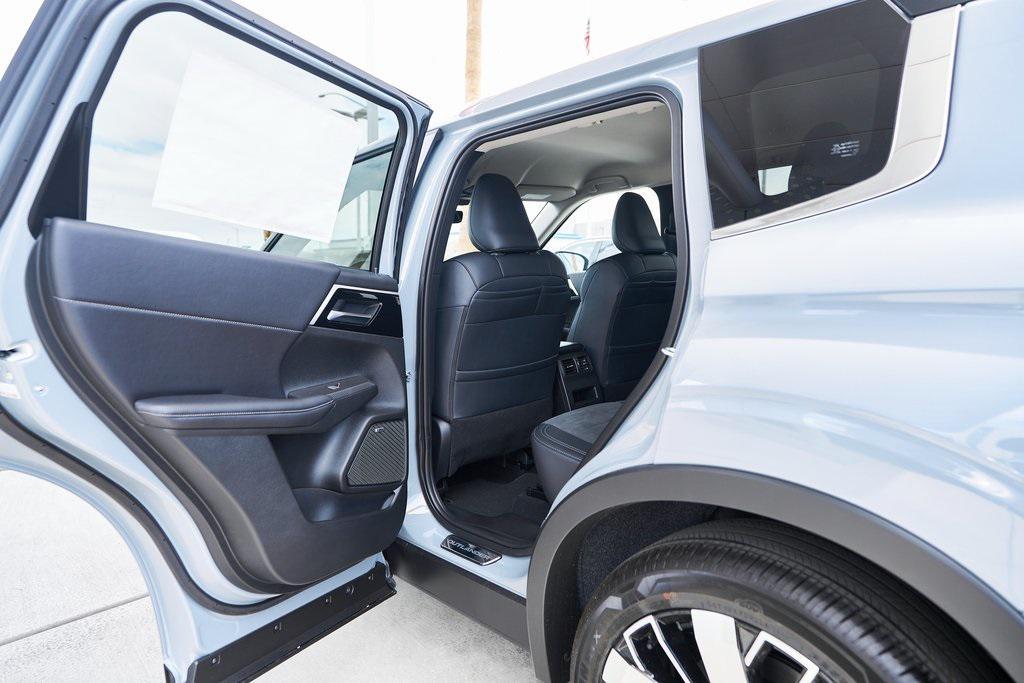 new 2025 Mitsubishi Outlander car, priced at $33,206