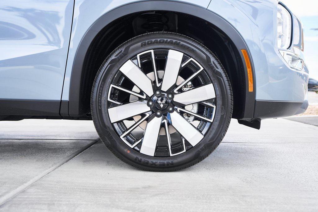 new 2025 Mitsubishi Outlander car, priced at $33,206