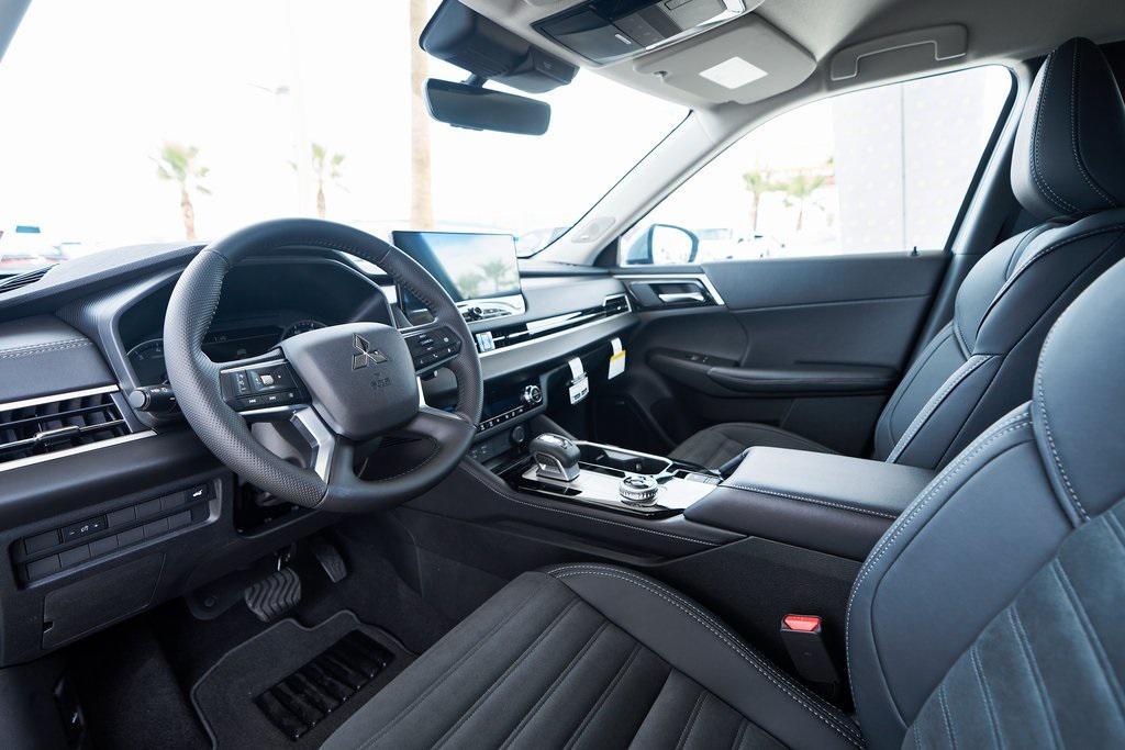 new 2025 Mitsubishi Outlander car, priced at $33,206