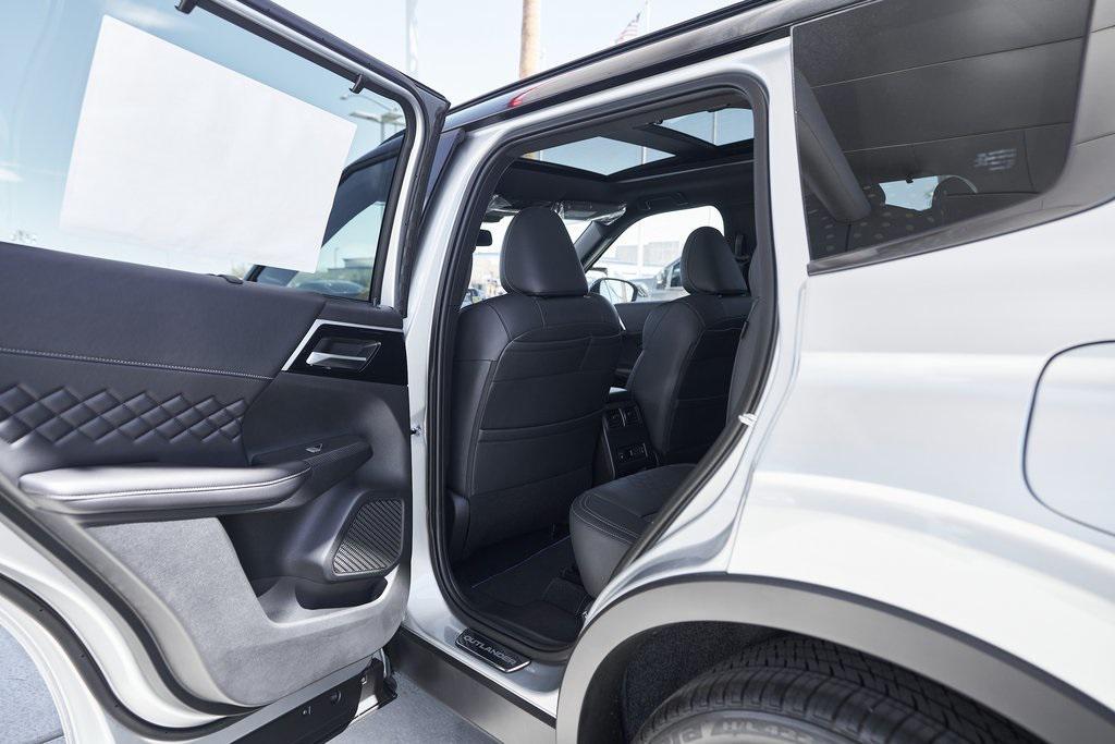 new 2025 Mitsubishi Outlander PHEV car, priced at $46,384